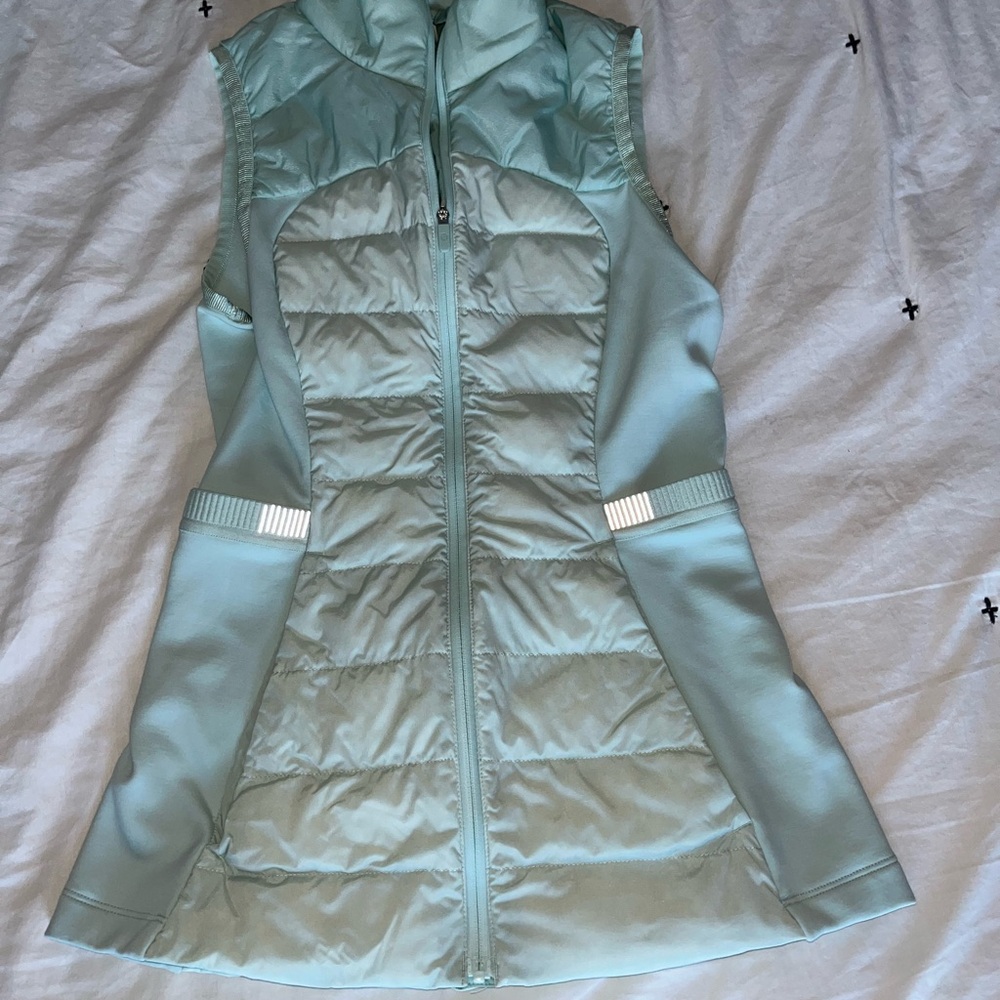 Lululemon Down For It All Vest Size 0.🩵